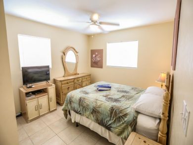 Fort Myers Vacation Compound Seven Bedroom  with Pool